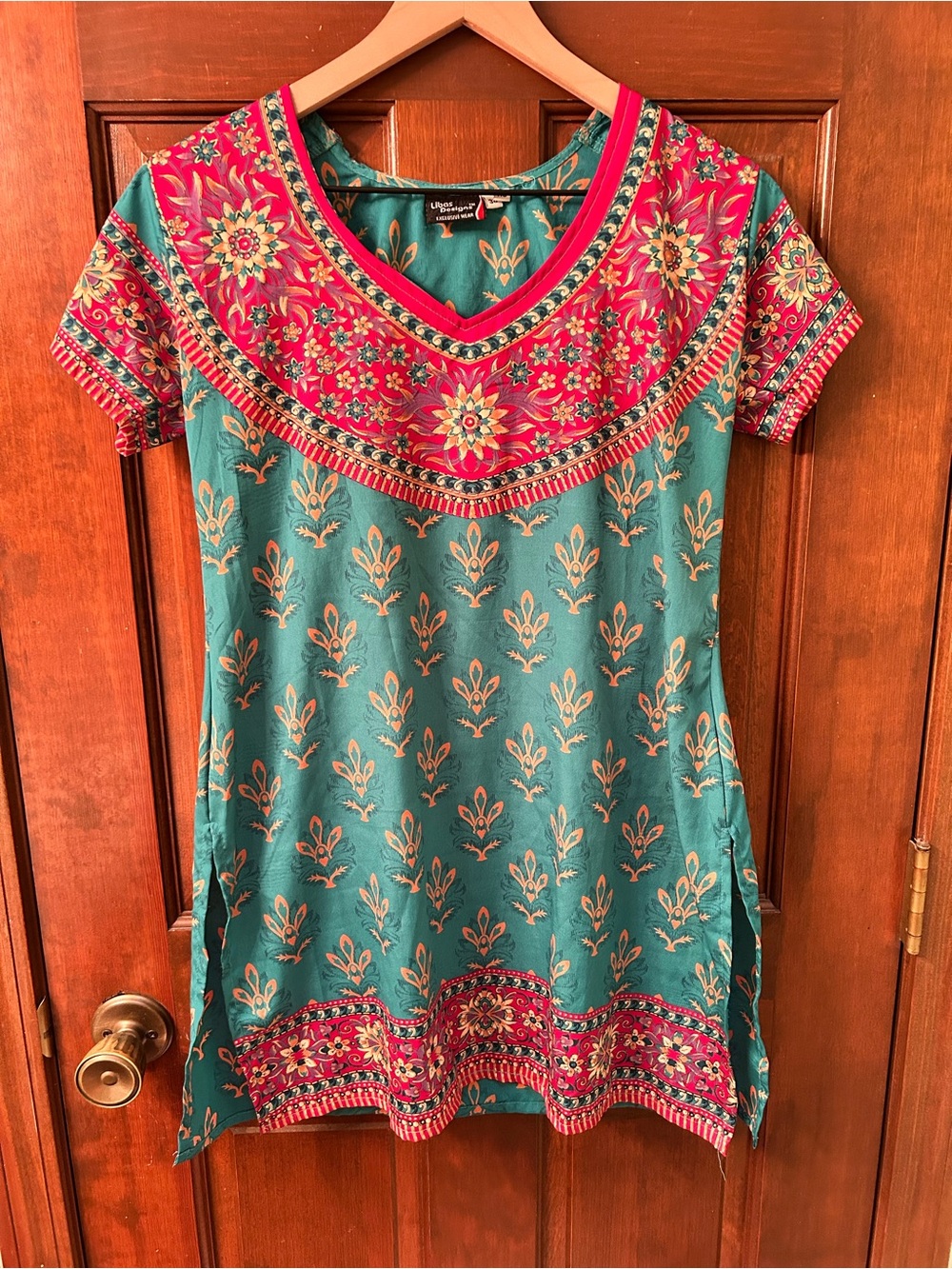 Lina’s Designs lightweight Teal and Pink V-Neck Tunic Top. Size 38